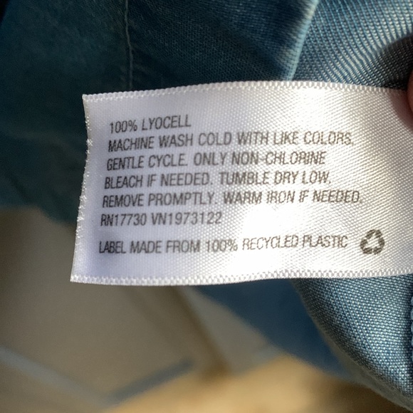 A New Day Target Denim Short Sleeve Button Down. Size M. - Picture 5 of 6